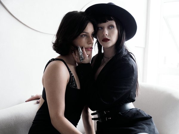 Soins pour cheveux bouclés : des solutions naturelles à découvrir !